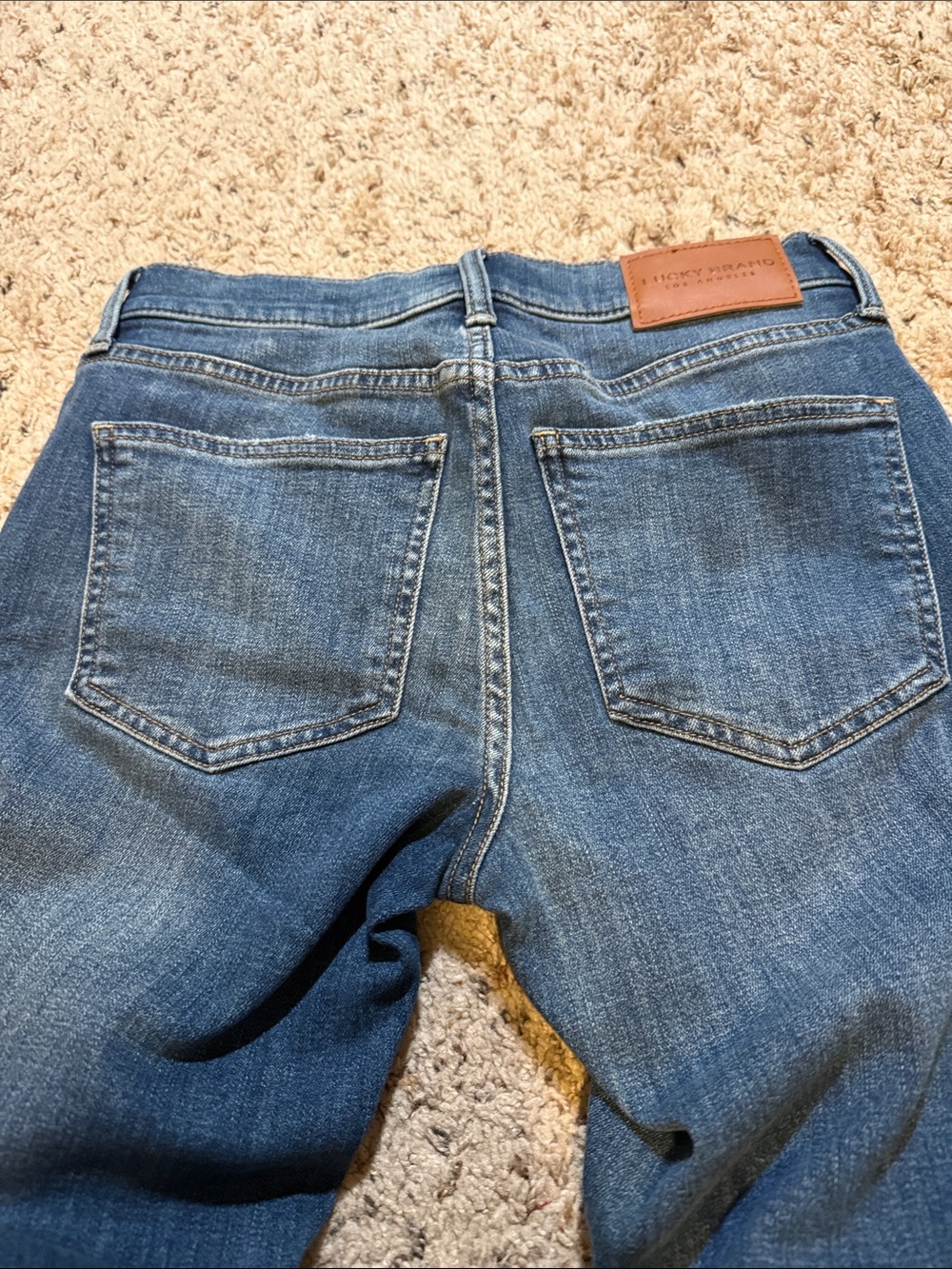 Lucky Brand Women's Straight Leg Jeans in Medium Wash Blue - Picture 7 of 9